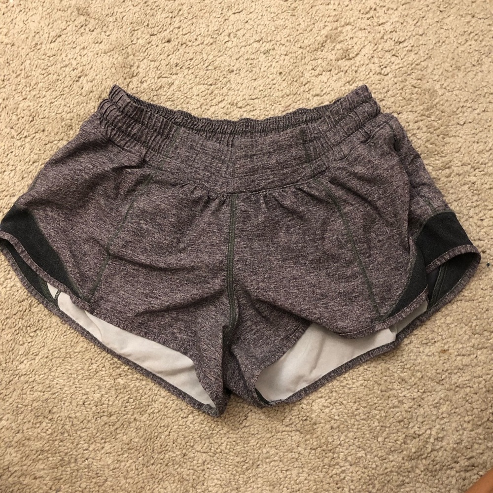 Lululemon hotty hot shorts 2.5” size 2